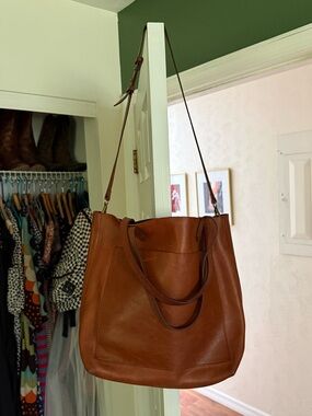 Madewell Classic Leather Tote Bag in Cognac Brown